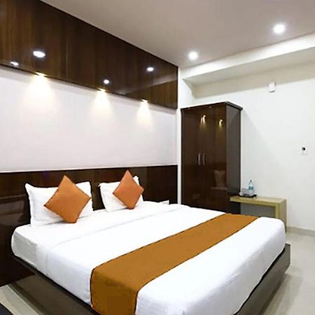 Royal Blue Meridian inn Bangalore Eksteriør bilde