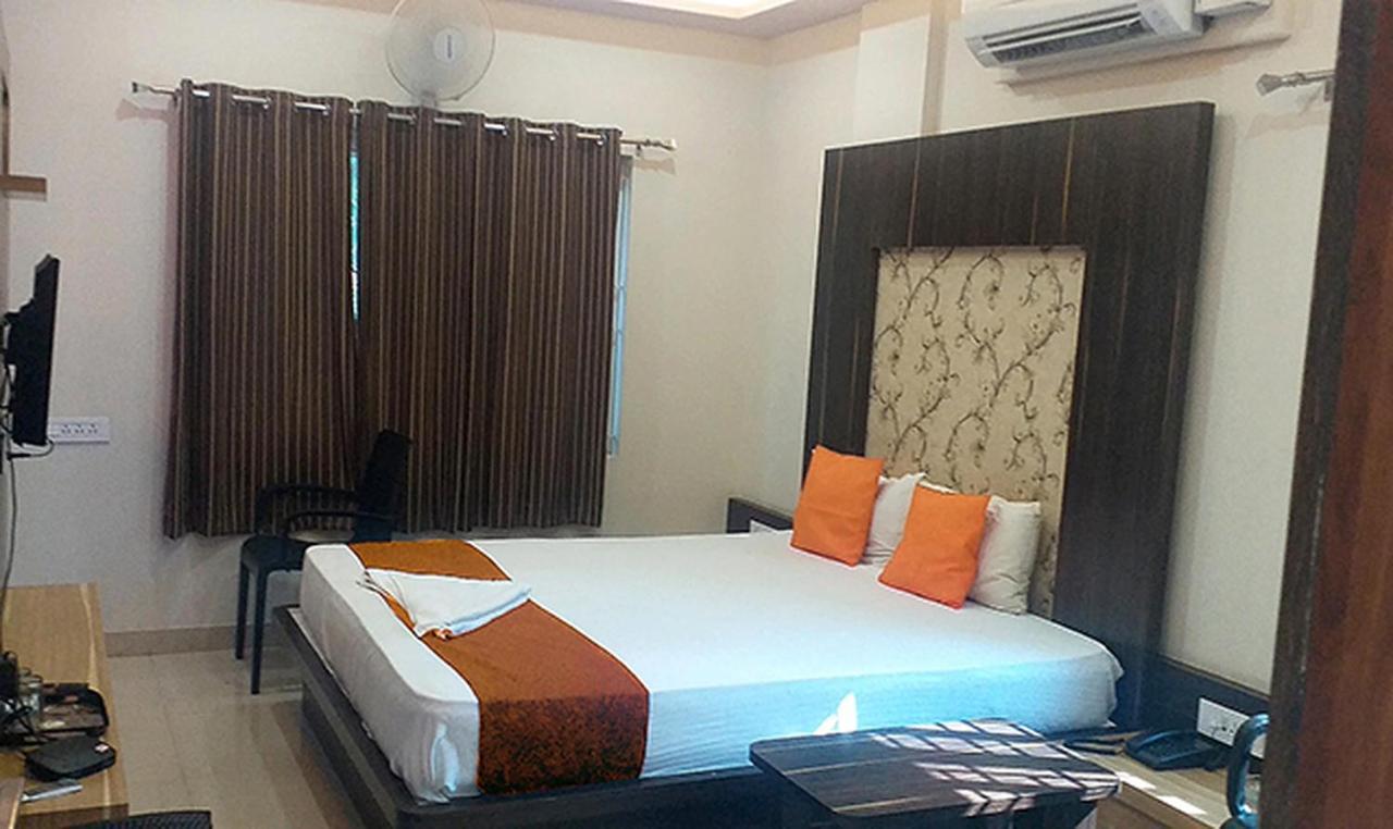 Royal Blue Meridian inn Bangalore Eksteriør bilde