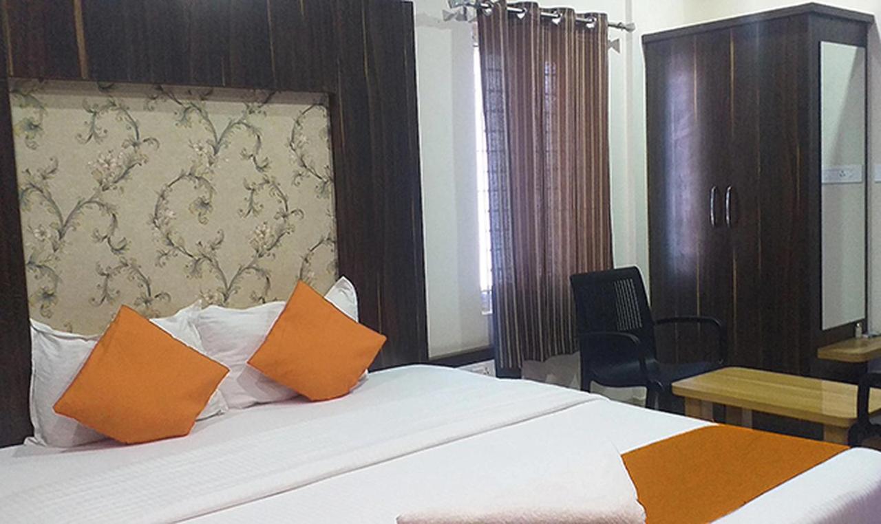 Royal Blue Meridian inn Bangalore Eksteriør bilde