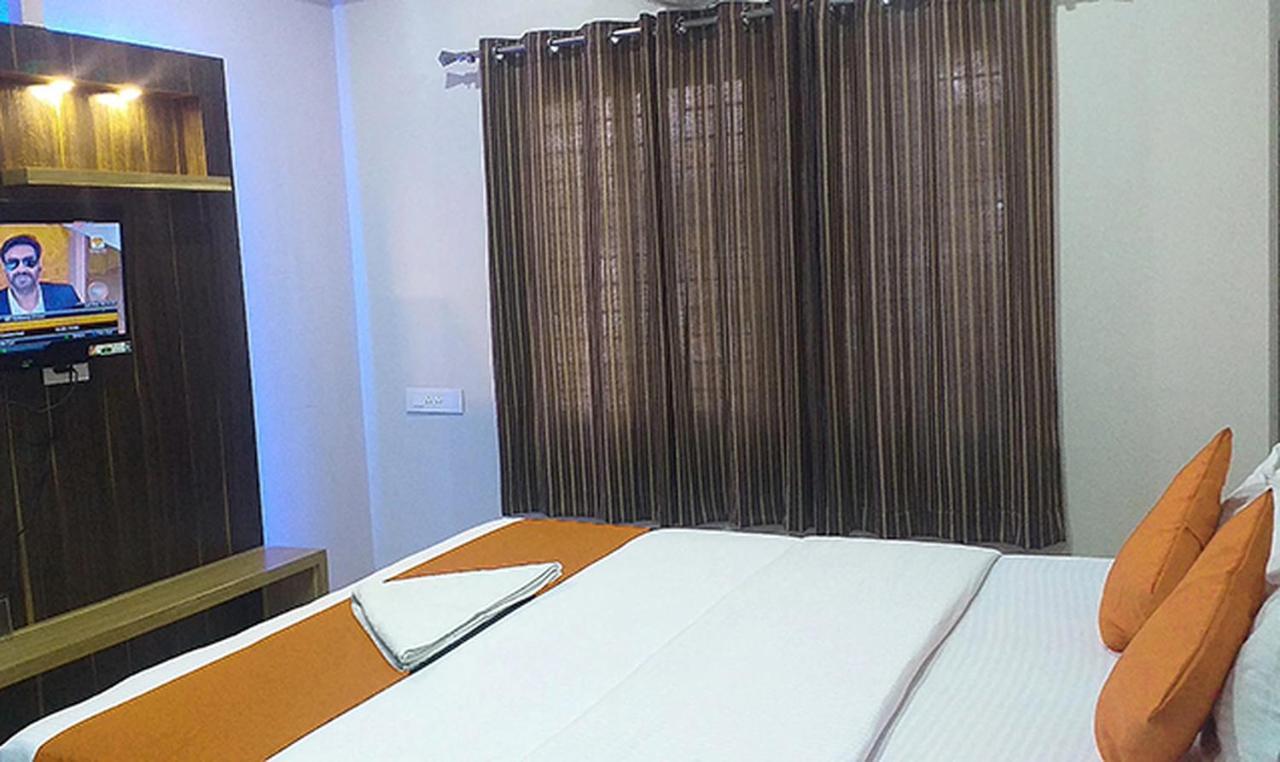 Royal Blue Meridian inn Bangalore Eksteriør bilde