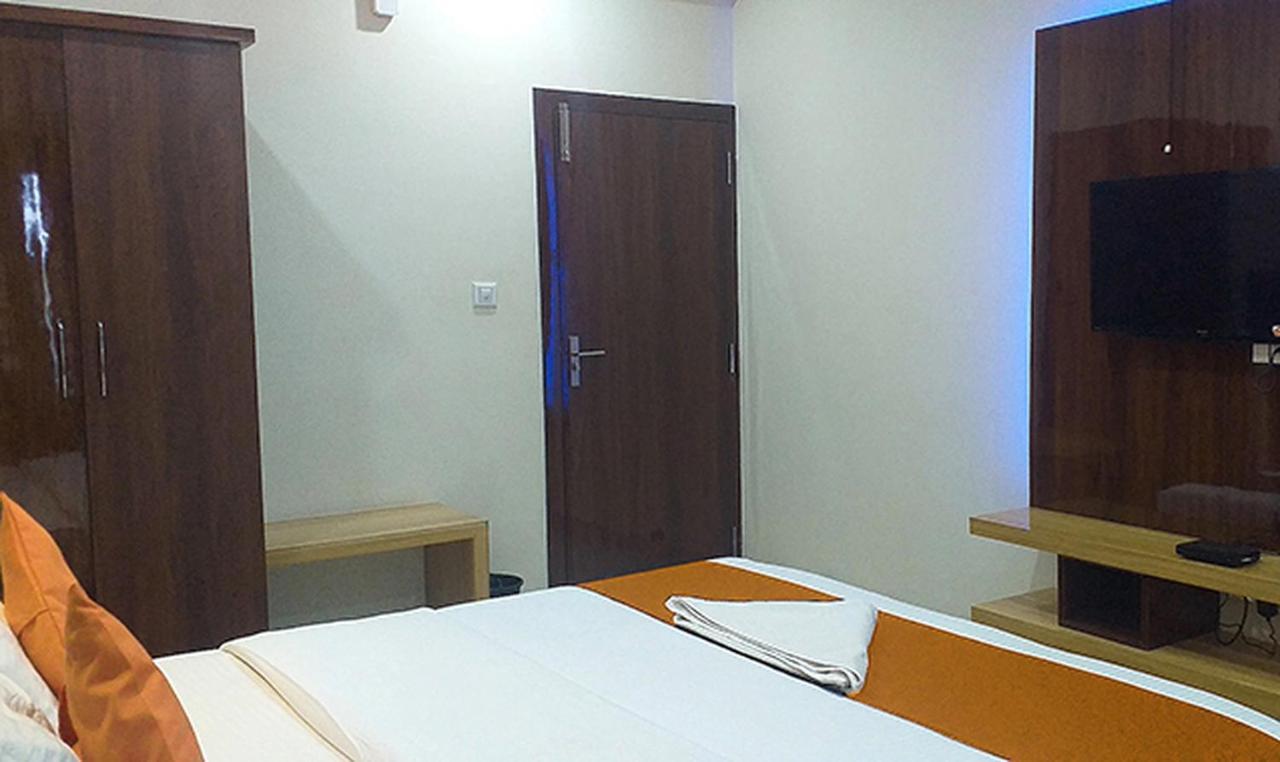 Royal Blue Meridian inn Bangalore Eksteriør bilde