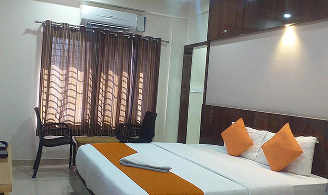 Royal Blue Meridian inn Bangalore Eksteriør bilde